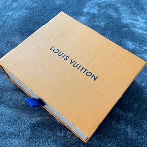Louis Vuitton collector’s box (pull out tab)